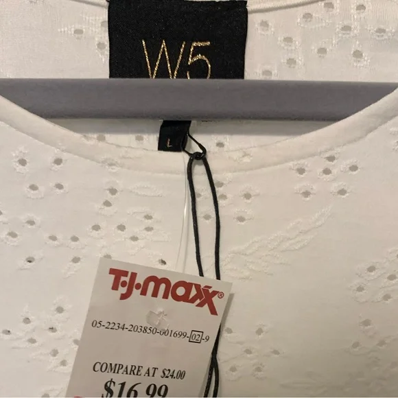 White peek-a-boo flowy shortsleeved top - Picture 3 of 3